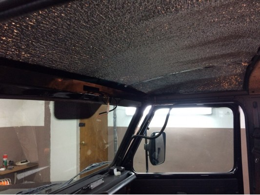 Шумоизоляция пола, арок и щитка моторного отсека